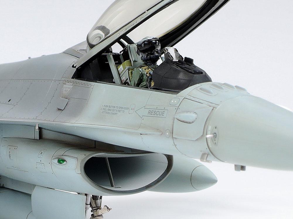 Сборная модель Tamiya самолет 1:48 F-16C Block 25/32 (61101-000) - фото 4