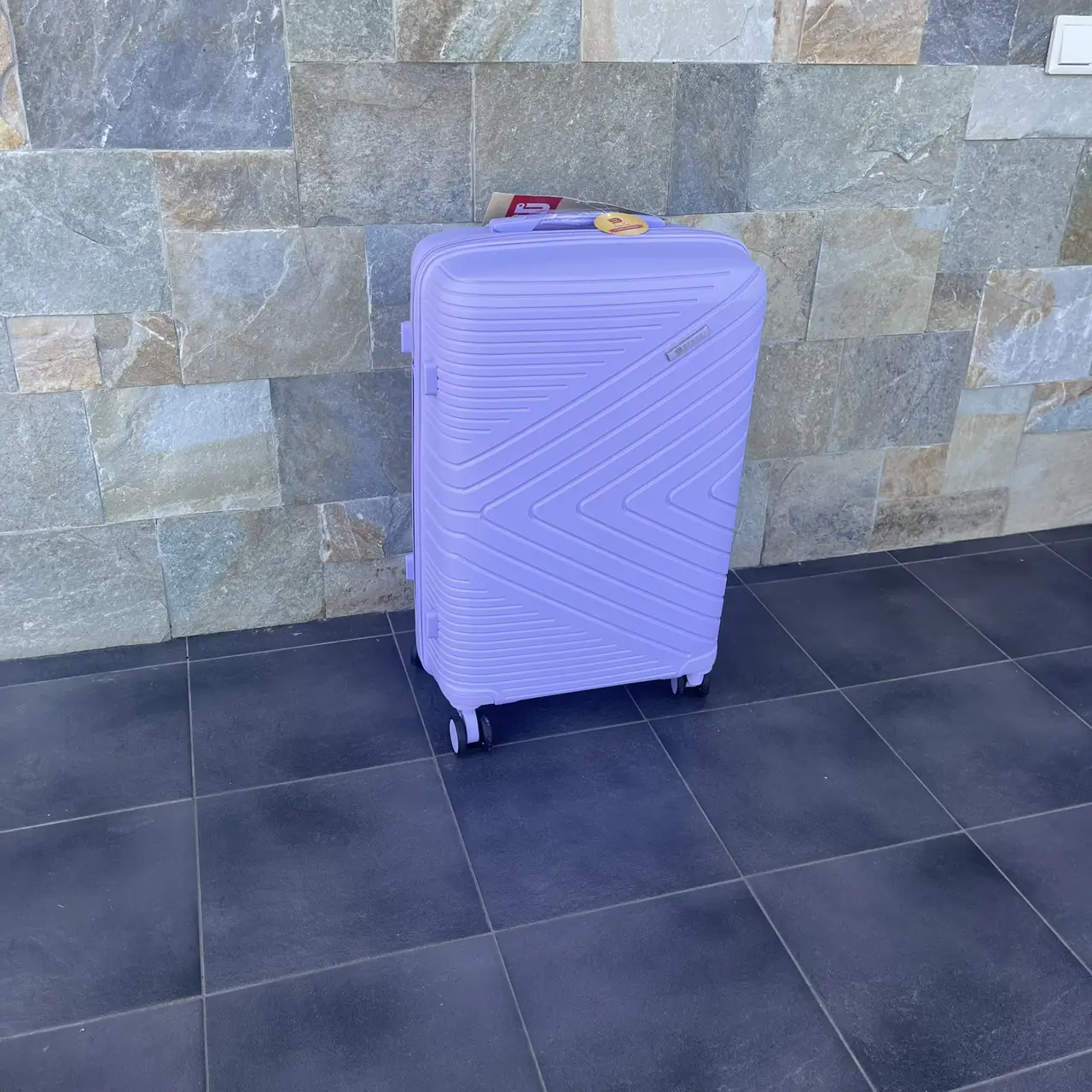 Валіза дорожня з поліпропілену Bloom 1706 середній М 63 л Фіолетовий - фото 2 Валіза дорожня з поліпропілену Bloom 1706 середній М 63 л Фіолетовий - фото 2