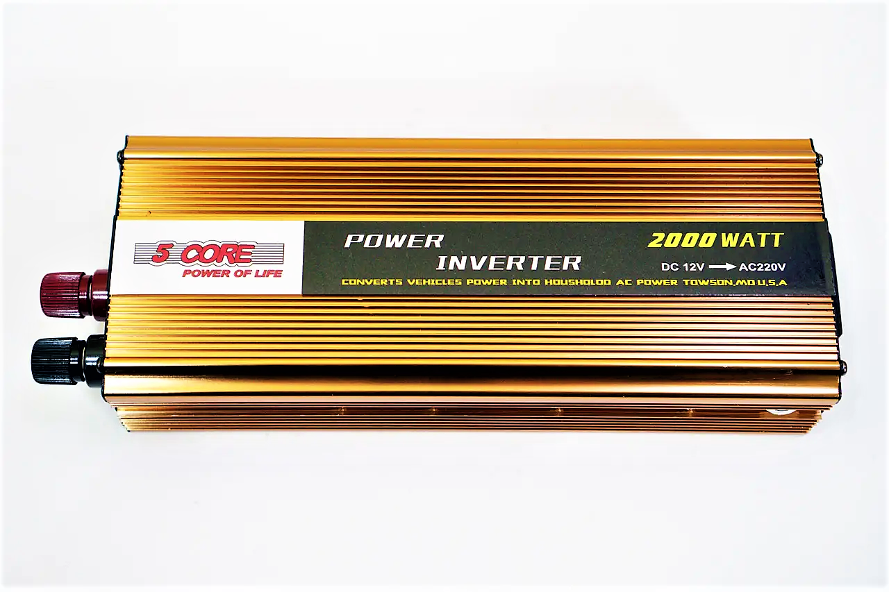 Инвертор автомобильный UKC 12 V-220 V 2000W 5 Core Gold