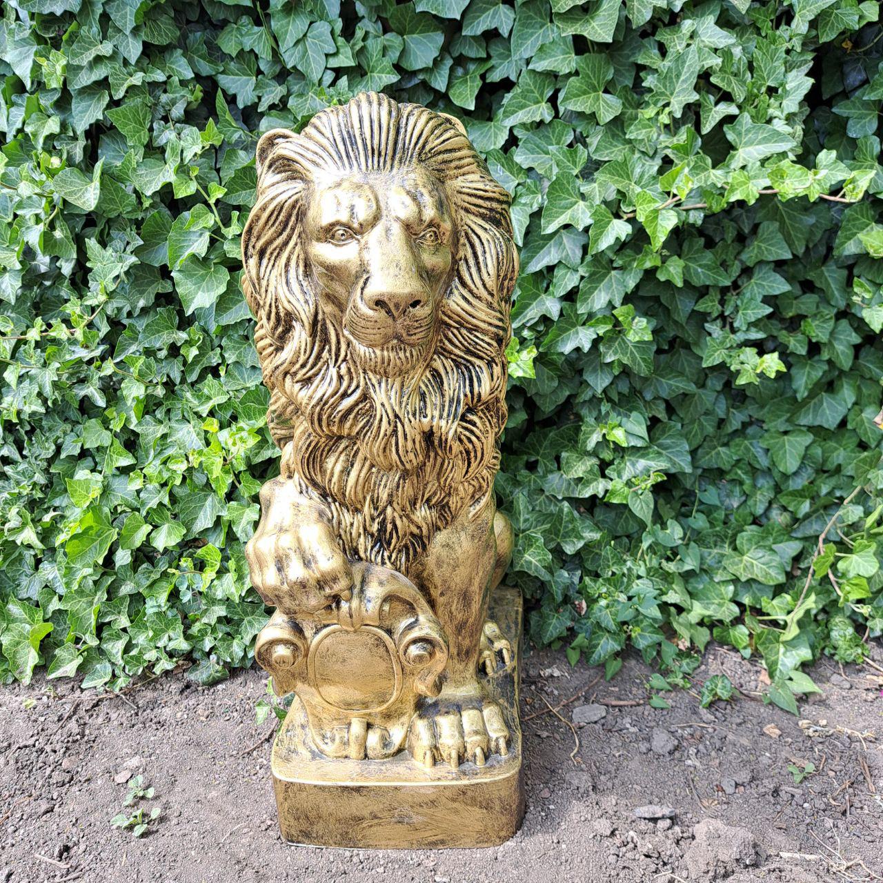 Садовая фигура Лев с правым щитом 70 см. Золотой (1302)