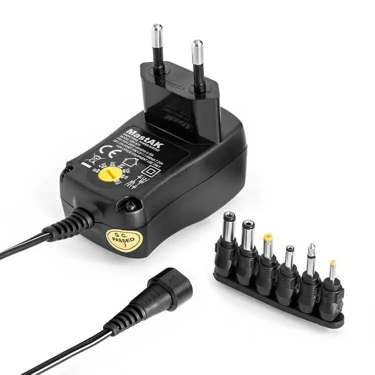 Блок живлення універсальний MastAK MW-500i та набір штекерів 600 mAh (MW-500i)