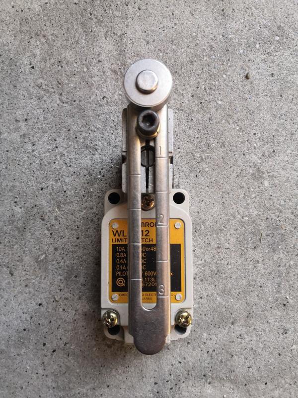 Кінцевий вимикач OMRON WLCA12