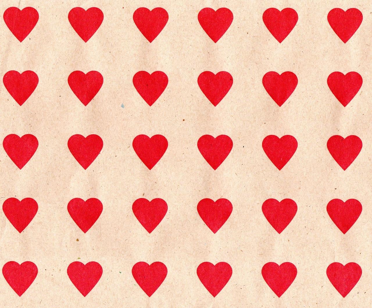 Крафт-бумага подарочная LOVE&HOME Сердце 70 г/м2 0,7х30 м (1PAPPR20)