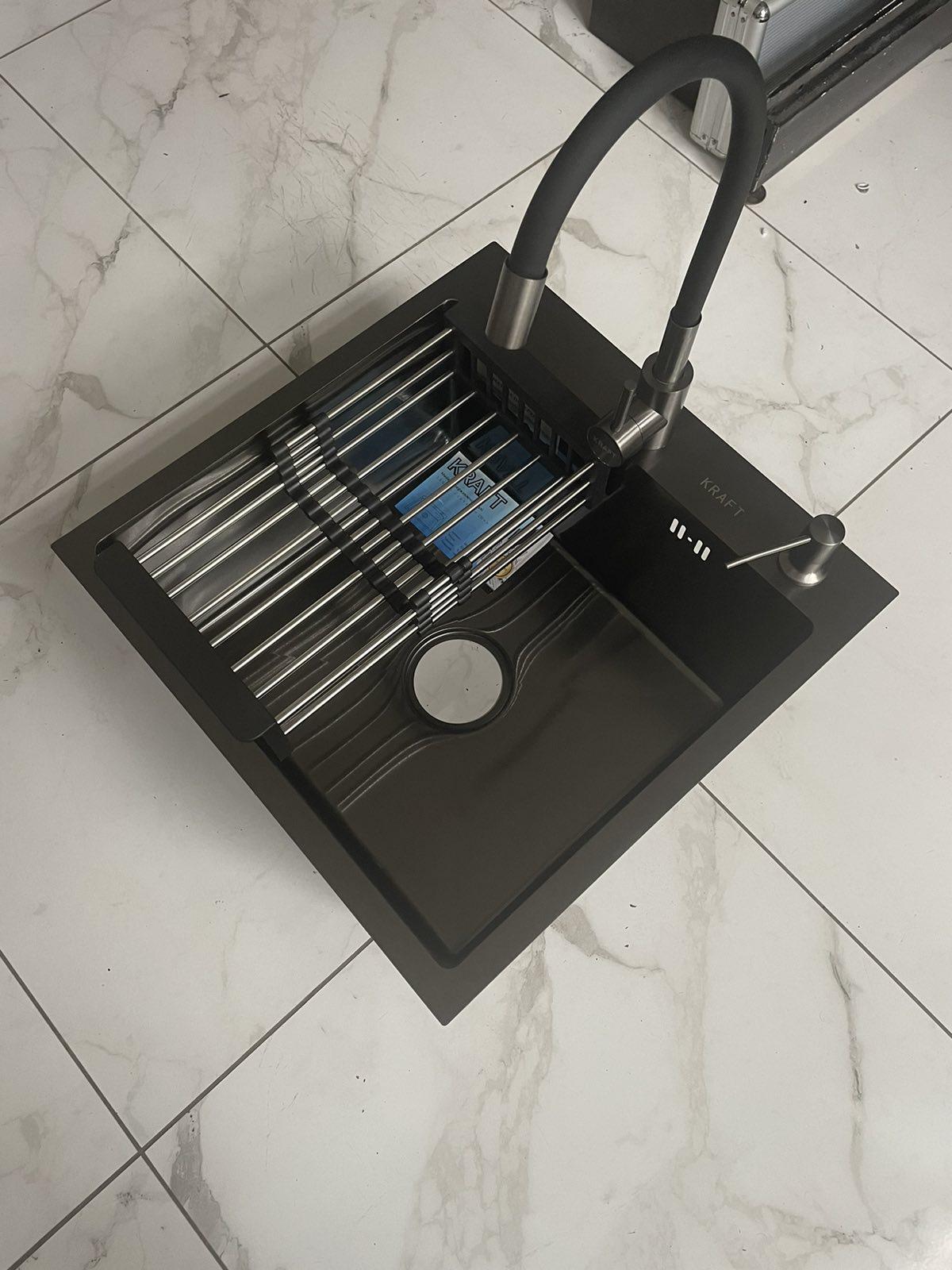 Мойка кухонная Kraft 5050 PVD Черный/гибкий кран Kraft из нержавеющей стали - фото 7 Мойка кухонная Kraft 5050 PVD Черный/гибкий кран Kraft из нержавеющей стали - фото 7