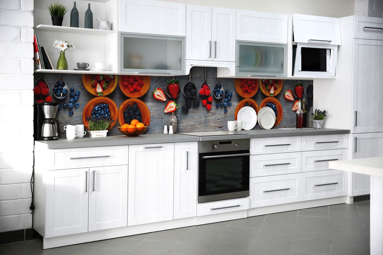 Кухонный фартук Лесные ягоды натюрморт клубника из самоклеющейся виниловой пленки 60х250 см Серый Кухонный фартук Лесные ягоды натюрморт клубника из самоклеющейся виниловой пленки 60х250 см Серый