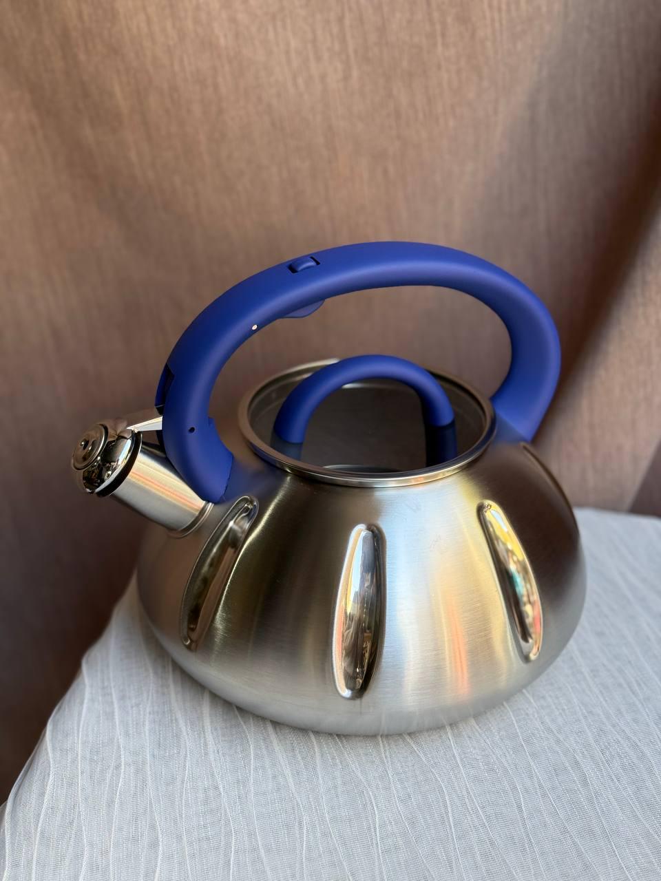 Чайник со свистком Unique из нержавеющей стали 3л Синий (UN-5303) Чайник со свистком Unique из нержавеющей стали 3л Синий (UN-5303)