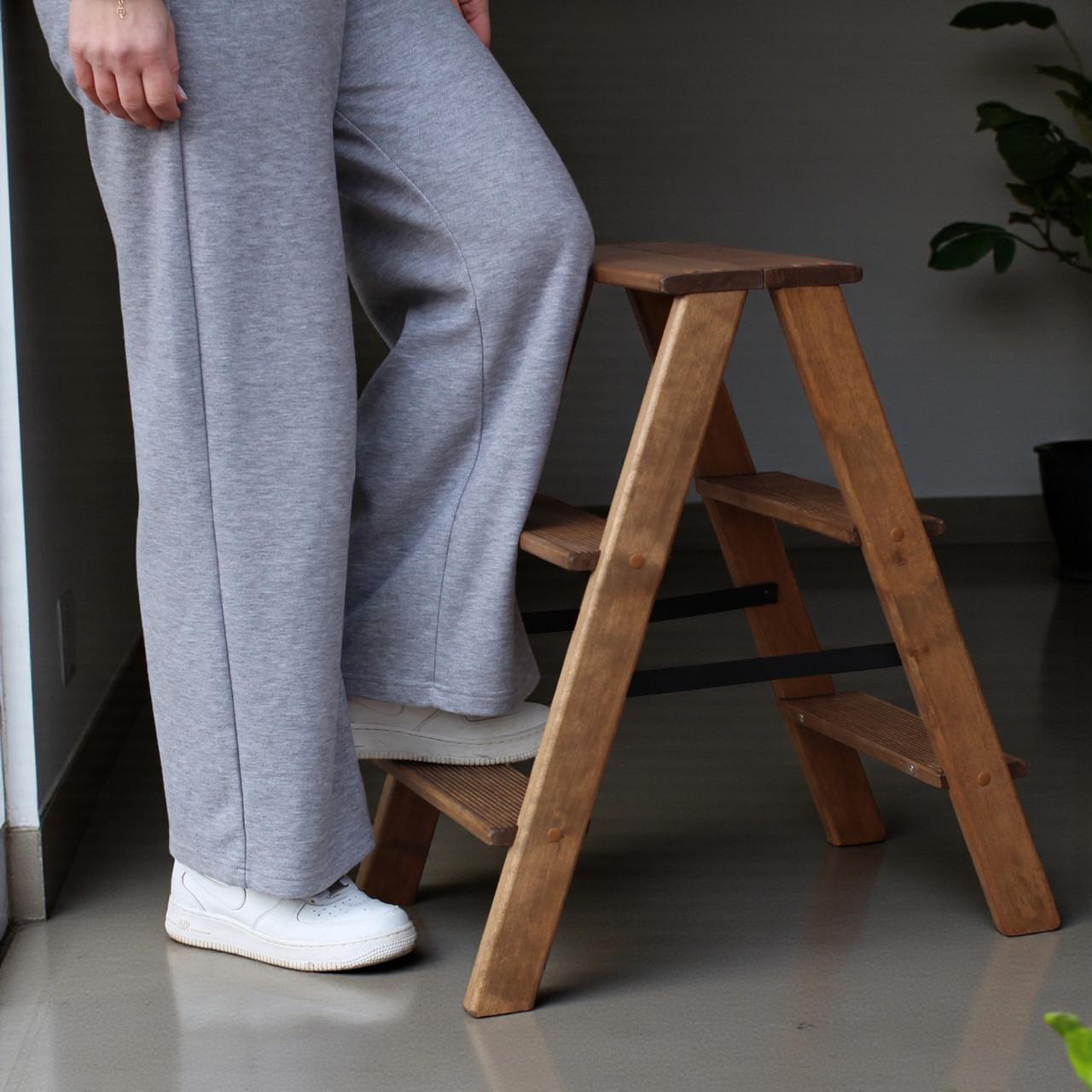 Табурет-лестница деревянный Студія Дерева Вільха Вестерн бытовой двусторонний 3 ступеньки Палисандр (31002896) - фото 2 Табурет-лестница деревянный Студія Дерева Вільха Вестерн бытовой двусторонний 3 ступеньки Палисандр (31002896) - фото 2