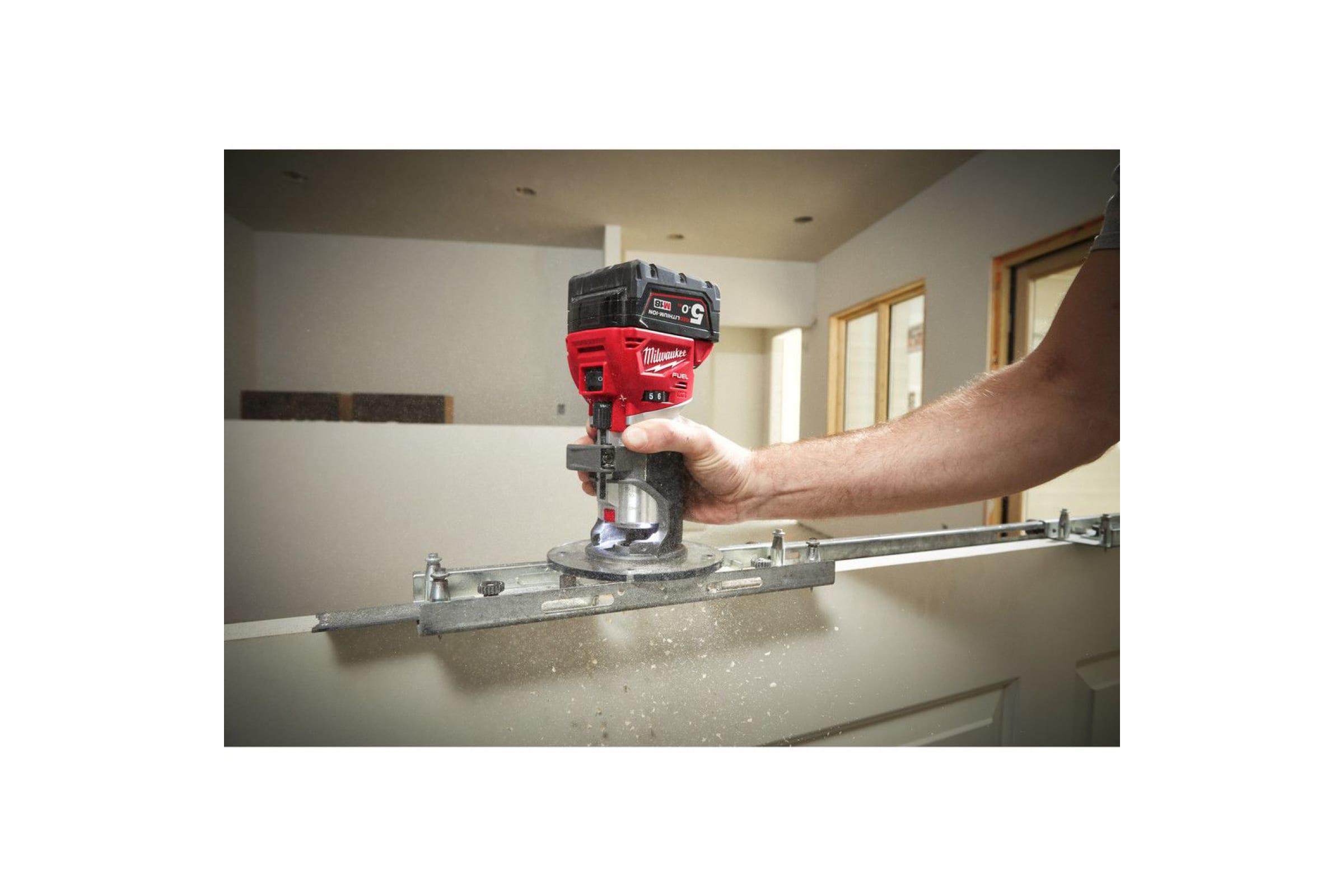 Кромочный фрезер Milwaukee M18 FTR8-0X (4933479073) - фото 2 Кромочный фрезер Milwaukee M18 FTR8-0X (4933479073) - фото 2