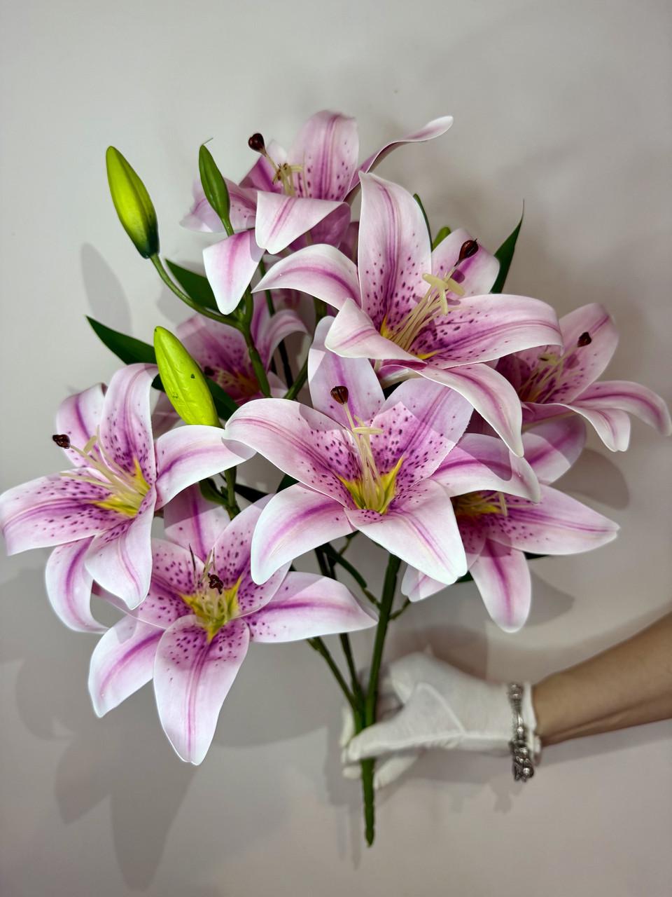 Искусственный букет Лилия силикон 5 веток 9 голов 55 см Бело-фиолетовый