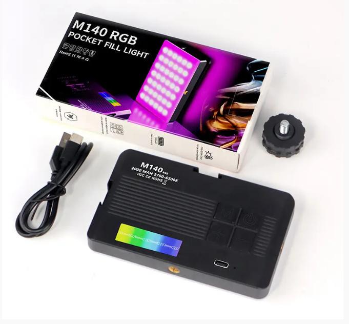 Накамерный свет M140 RGB Pocket Fill Light с возможностью крепления на смартфон и с встроенным аккумулятором