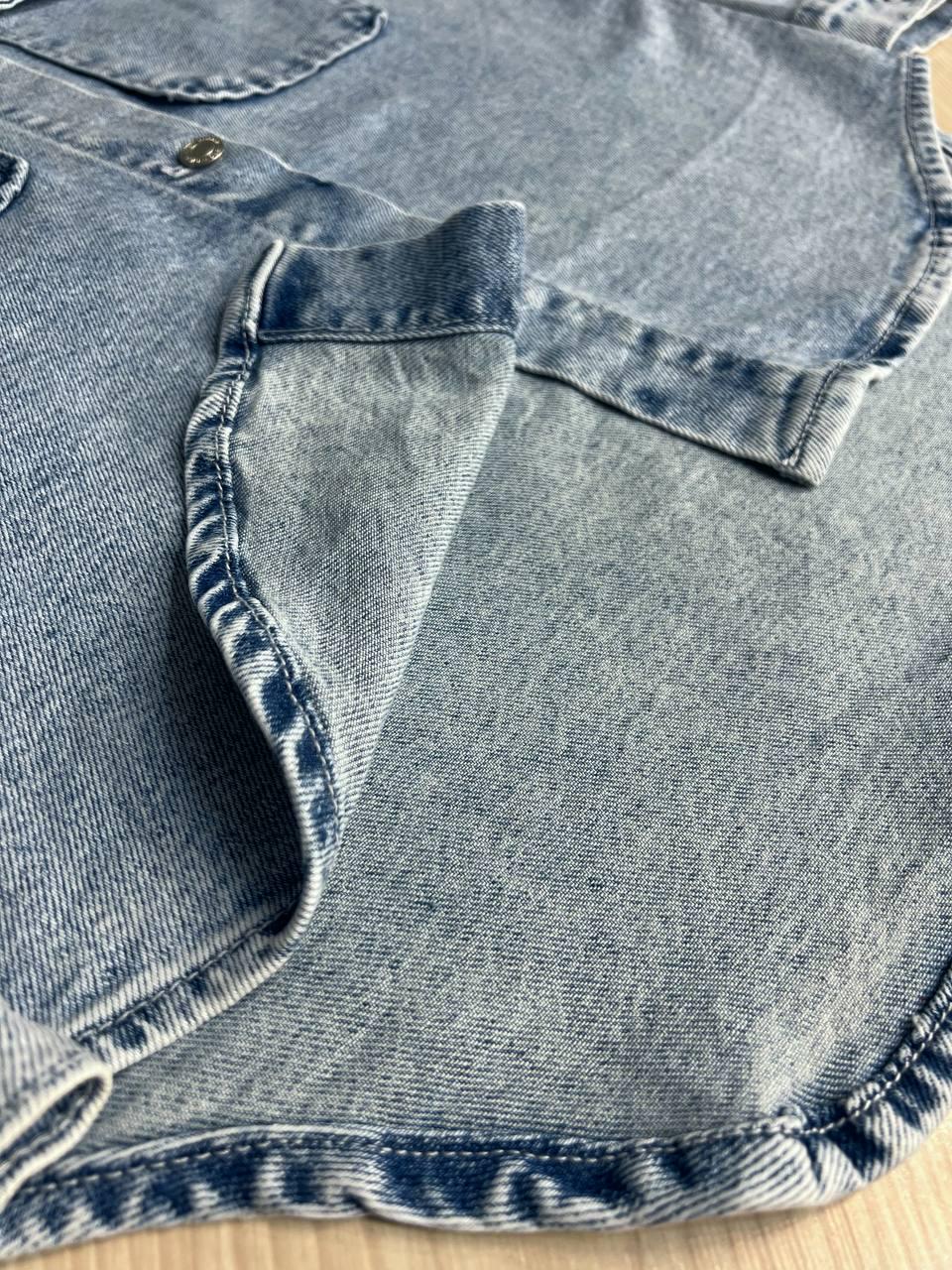 Сорочка жіноча джинсова DNL 510 оверсайз вільний крій накладені кишені на ґудзиках L Блакитний (3940) - фото 4