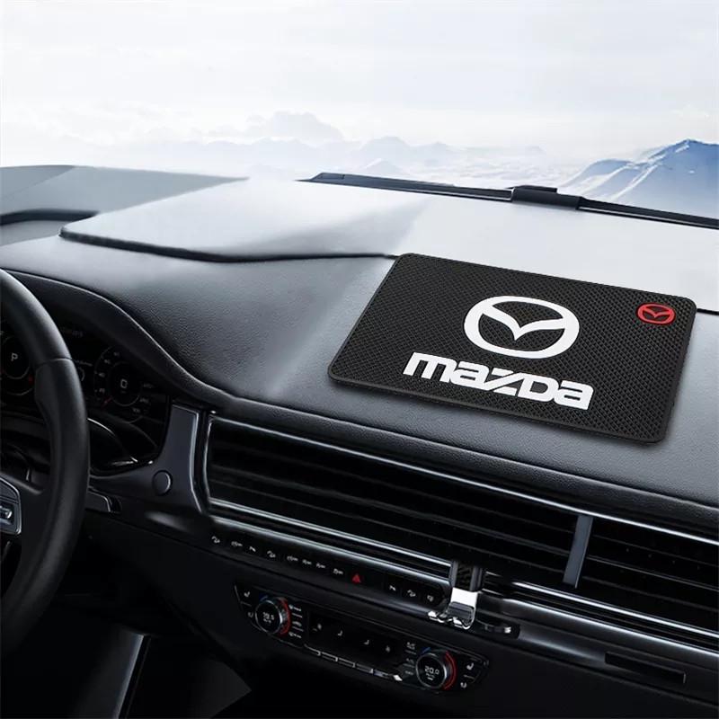 Коврик антискользкий MAZDA на панель авто (1383792389)