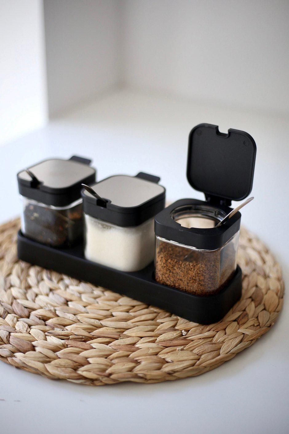 Набор емкостей InspoLine на подставке с ложками 250 мл 3 шт. (00000010197) - фото 4 Набор емкостей InspoLine на подставке с ложками 250 мл 3 шт. (00000010197) - фото 4