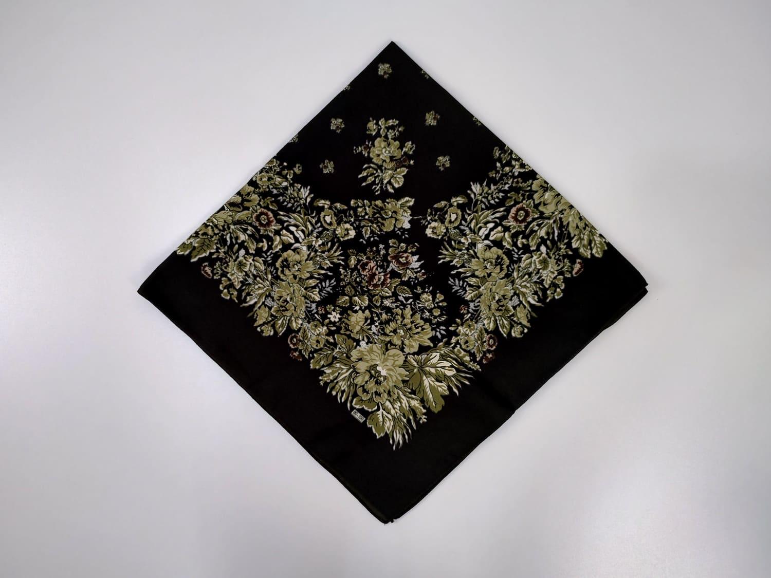 Платок Розовый цветок 80x80 см Черный с желтым (29815848)