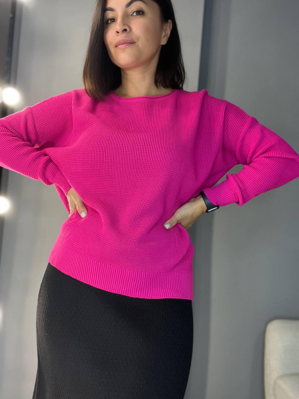 Светр жіночий MIX RAY 6183 тонкий вафельний розрізи по боках вільний крій OS Малиновий (1198) - фото 3 Светр жіночий MIX RAY 6183 тонкий вафельний розрізи по боках вільний крій OS Малиновий (1198) - фото 3