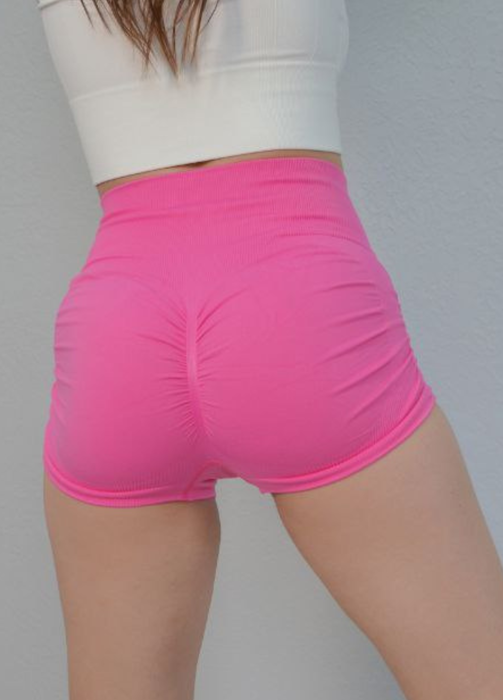 Шорти у рубчик з Push Up ефектом та рашингом збоку для тренувань та повсякдення L Рожевий (70164/L) - фото 3 Шорти у рубчик з Push Up ефектом та рашингом збоку для тренувань та повсякдення L Рожевий (70164/L) - фото 3