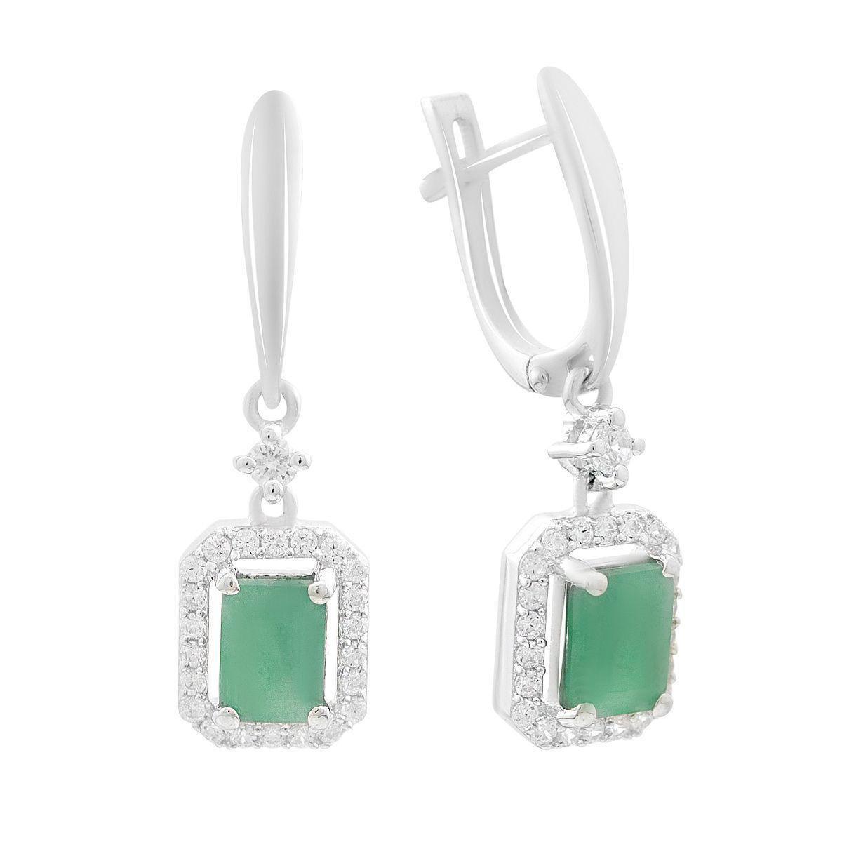 Серебряные серьги-подвески LoveR с натуральным изумрудом зеленого цвета прямоугольной формы и обрамлением камней