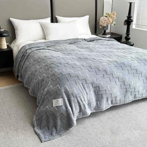 Плед двуспальный в подарочной сумке Зиг-заг 180х200 см Серый (6314)