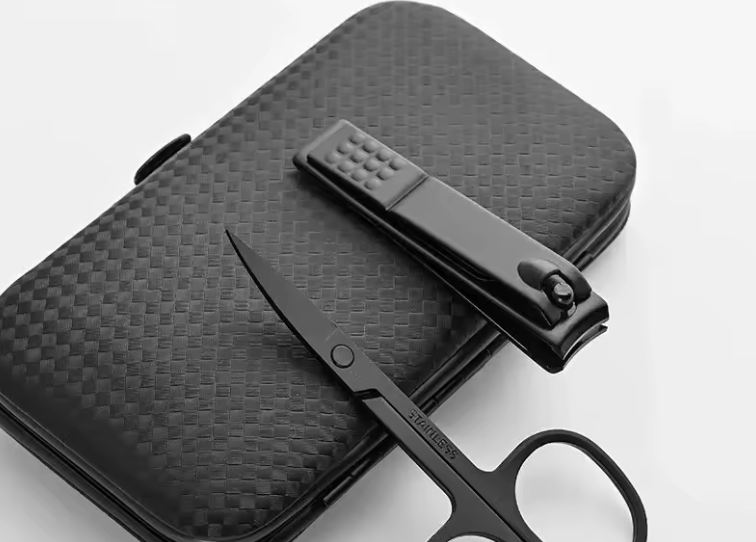 Набір для манікюру/педикюру 7в1 в футлярі Чорний матовий (29468587) - фото 7 Набір для манікюру/педикюру 7в1 в футлярі Чорний матовий (29468587) - фото 7