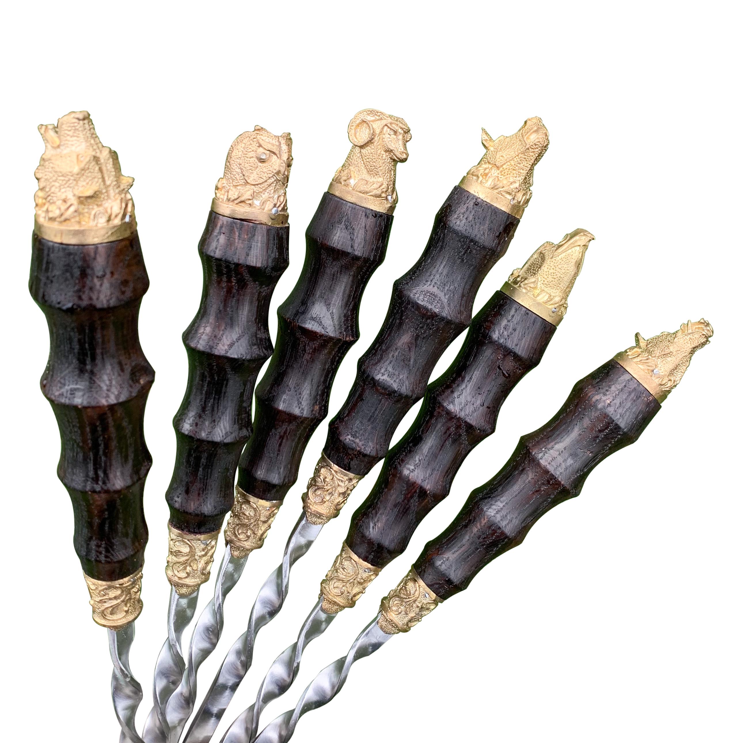 Набір шампурів Gorillas BBQ Колчан Звіробій в шкіряному чохлі - фото 3 Набір шампурів Gorillas BBQ Колчан Звіробій в шкіряному чохлі - фото 3