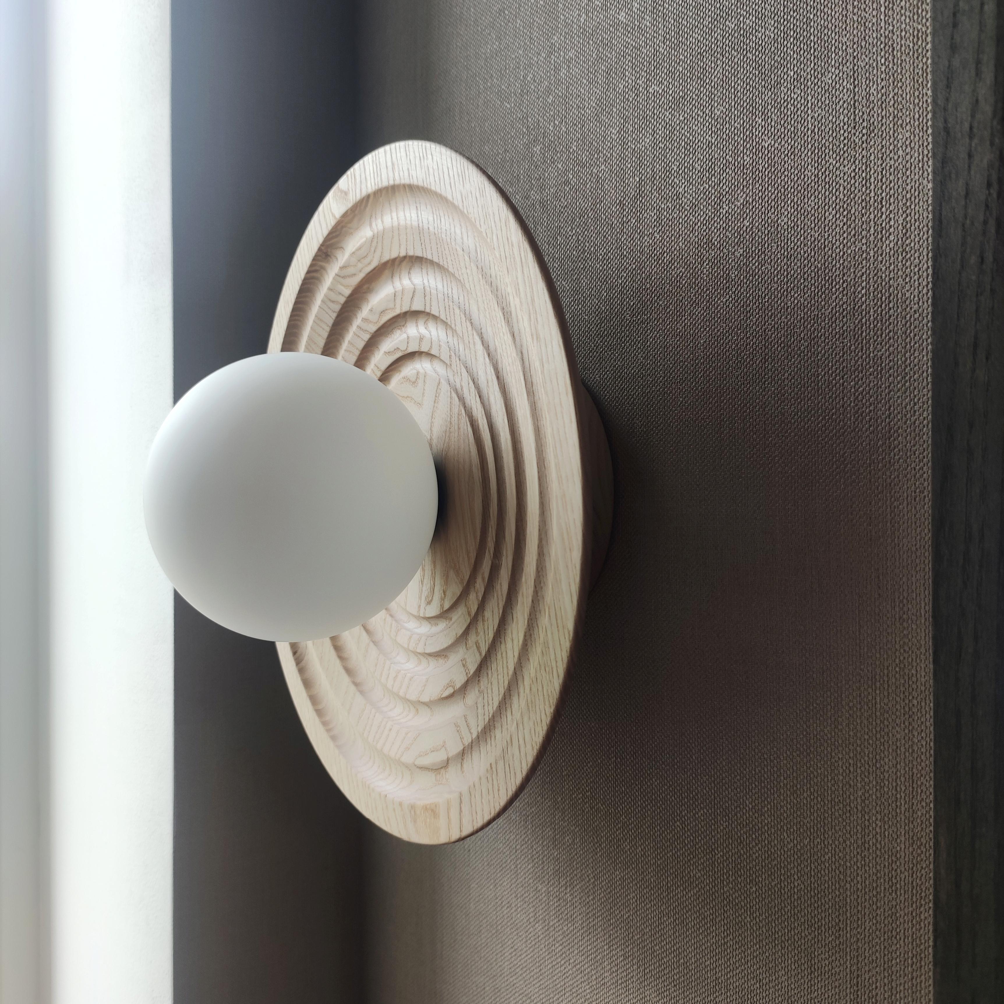 Бра із точеним із ясеня плафоном Gaff Design Orbit Borma (O2) - фото 4 Бра із точеним із ясеня плафоном Gaff Design Orbit Borma (O2) - фото 4