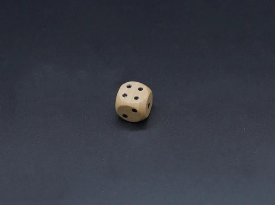 Кубик гральний дерев'яний із закругленими кутами чорні крапки 18 мм (Q-002-4) - фото 2