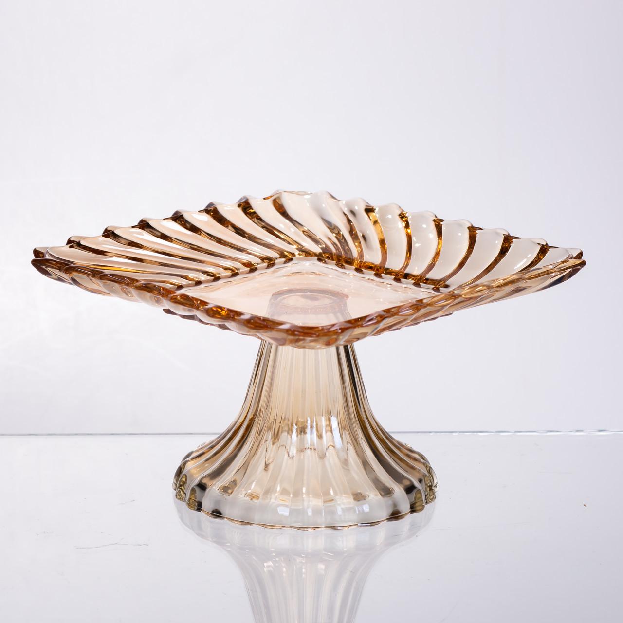 Тортовница стеклянная квадратная на ножке 16х16 см Коричневый (64486-18) - фото 2 Тортовница стеклянная квадратная на ножке 16х16 см Коричневый (64486-18) - фото 2