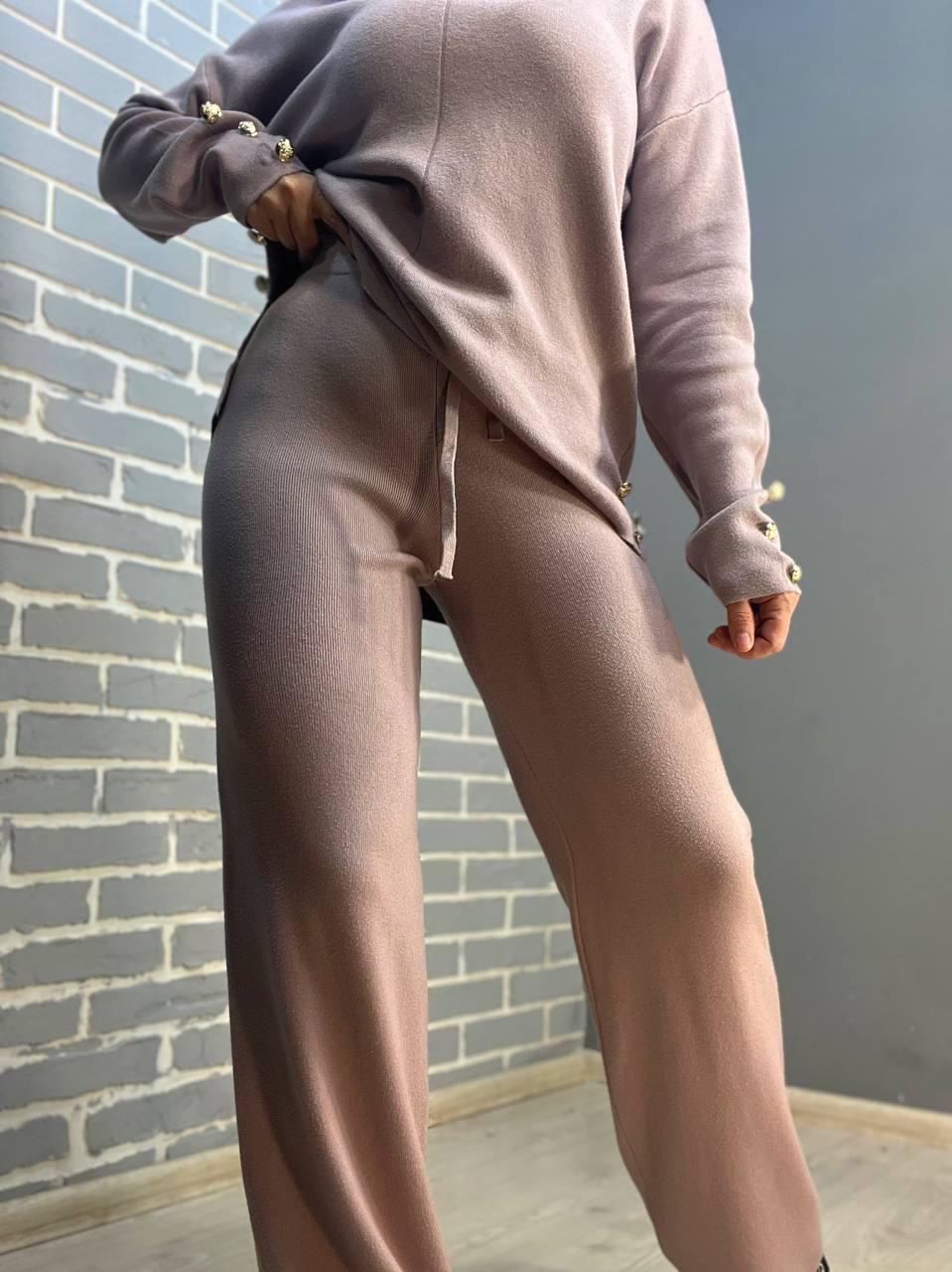 Костюм женский De Red 77029 вязка брюки со свитером OS Пудровый (3159) - фото 9 Костюм женский De Red 77029 вязка брюки со свитером OS Пудровый (3159) - фото 9