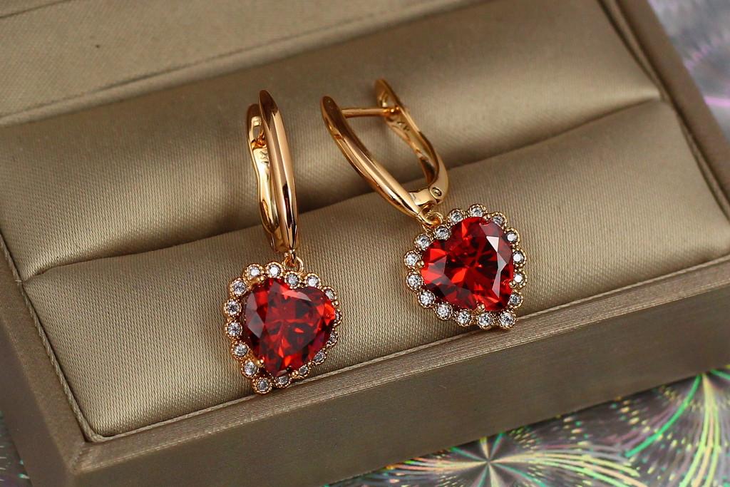 Серьги Xuping Jewelry сердечка с большим красным фианитом 2,8 см Золотистый