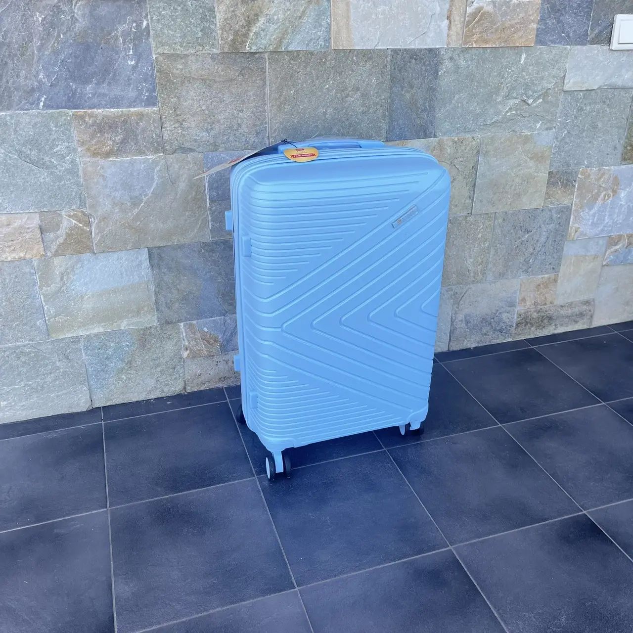 Валіза дорожня з поліпропілену Bloom 1706 середній М 63 л Блакитний - фото 2 Валіза дорожня з поліпропілену Bloom 1706 середній М 63 л Блакитний - фото 2