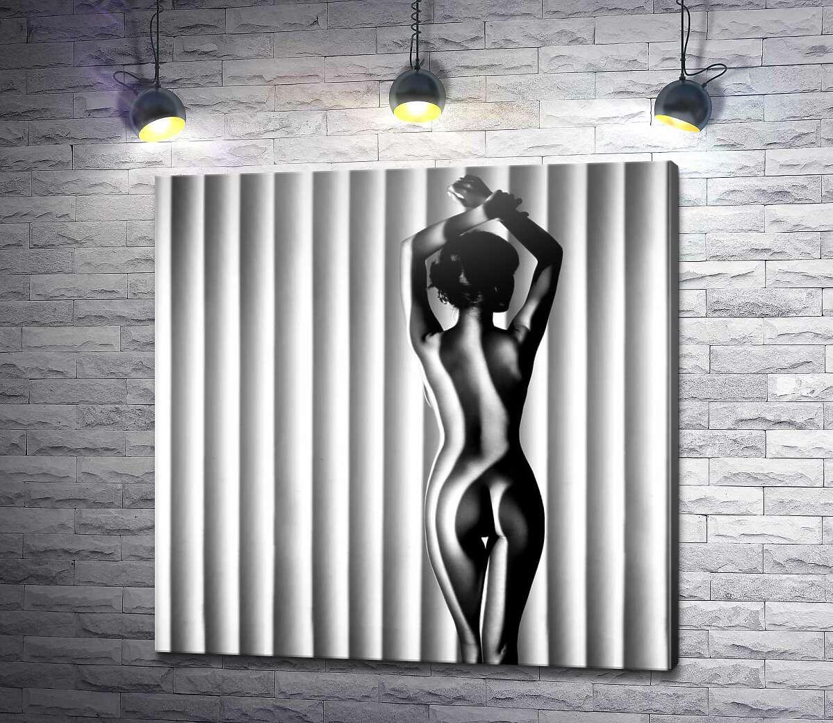 Картина ArtPoster Игра теней на соблазнительной женской фигуре 100x100 см Модуль №1 (004331)