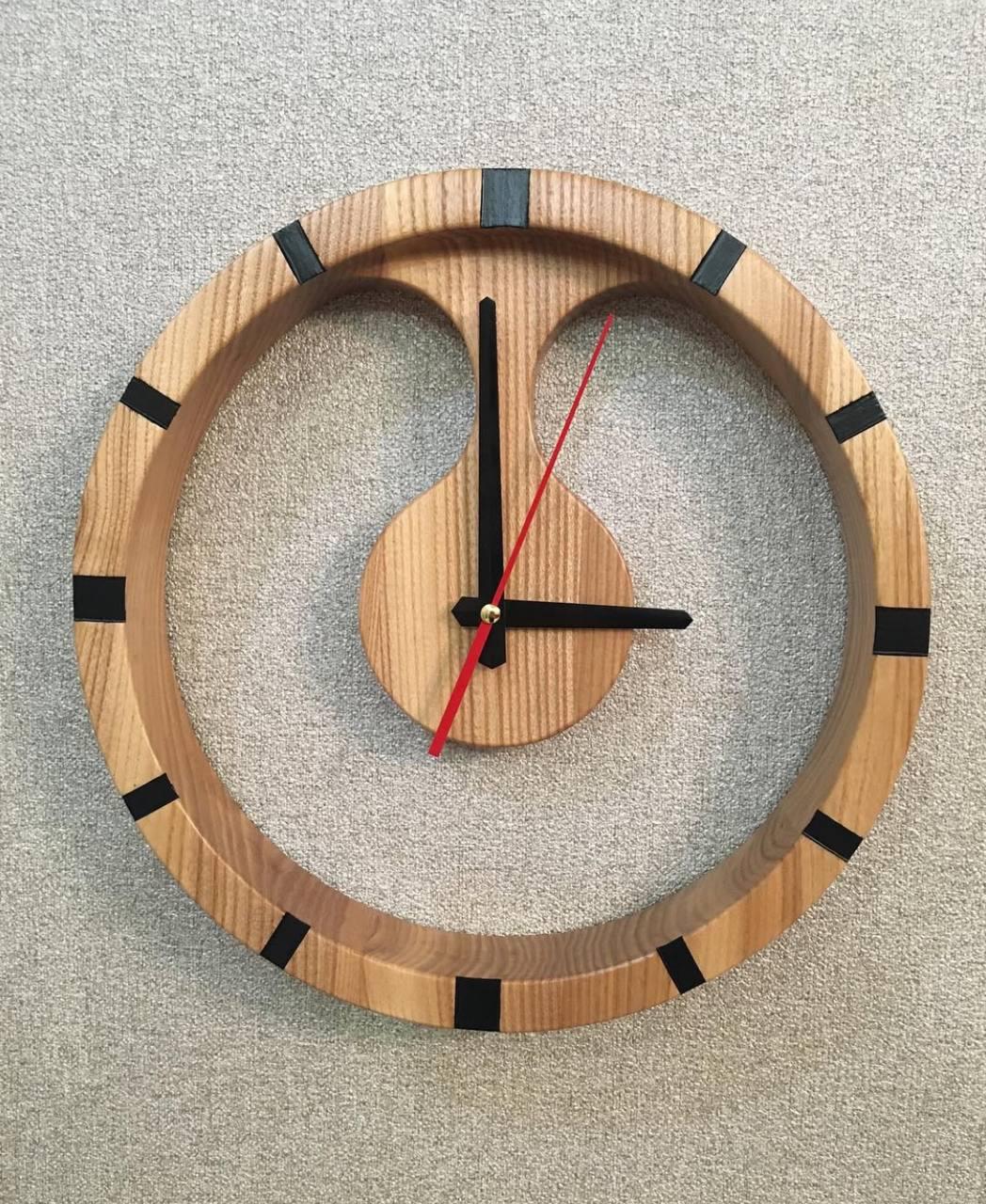 Годинник настінний безшумний з натурального ясеня ручна робота d 300 мм (CL-006) - фото 1 Годинник настінний безшумний з натурального ясеня ручна робота d 300 мм (CL-006) - фото 1