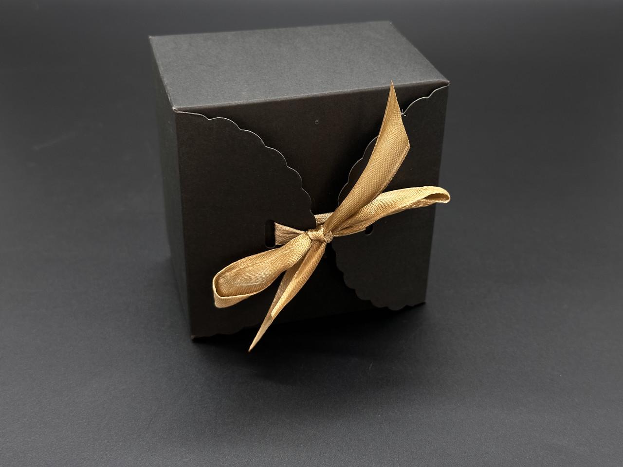 Коробка для подарков сборная с завязками картонная 9х9х6 см Черный (OA-61) - фото 2 Коробка для подарков сборная с завязками картонная 9х9х6 см Черный (OA-61) - фото 2