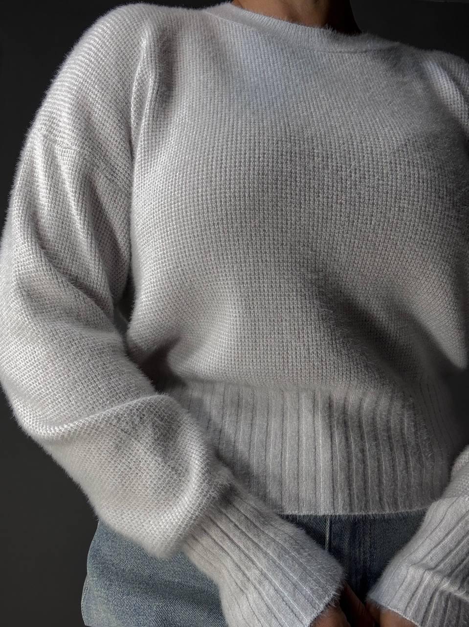Светр жіночий Fancy Matinee 7571 вафельний з ангори оверсайз OS Світло-сірий (4988) - фото 5 Светр жіночий Fancy Matinee 7571 вафельний з ангори оверсайз OS Світло-сірий (4988) - фото 5