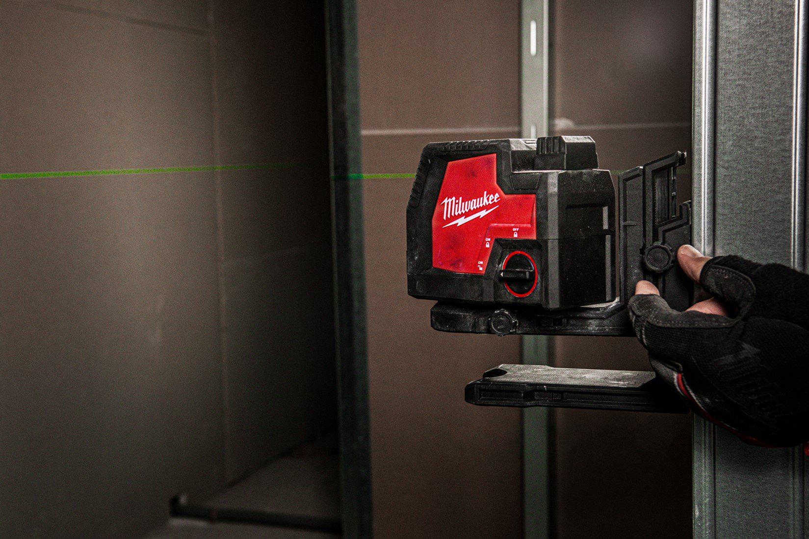 Линейно-точечный лазерный нивелир Milwaukee L4 CLLP-301C (4933478099) - фото 6 Линейно-точечный лазерный нивелир Milwaukee L4 CLLP-301C (4933478099) - фото 6