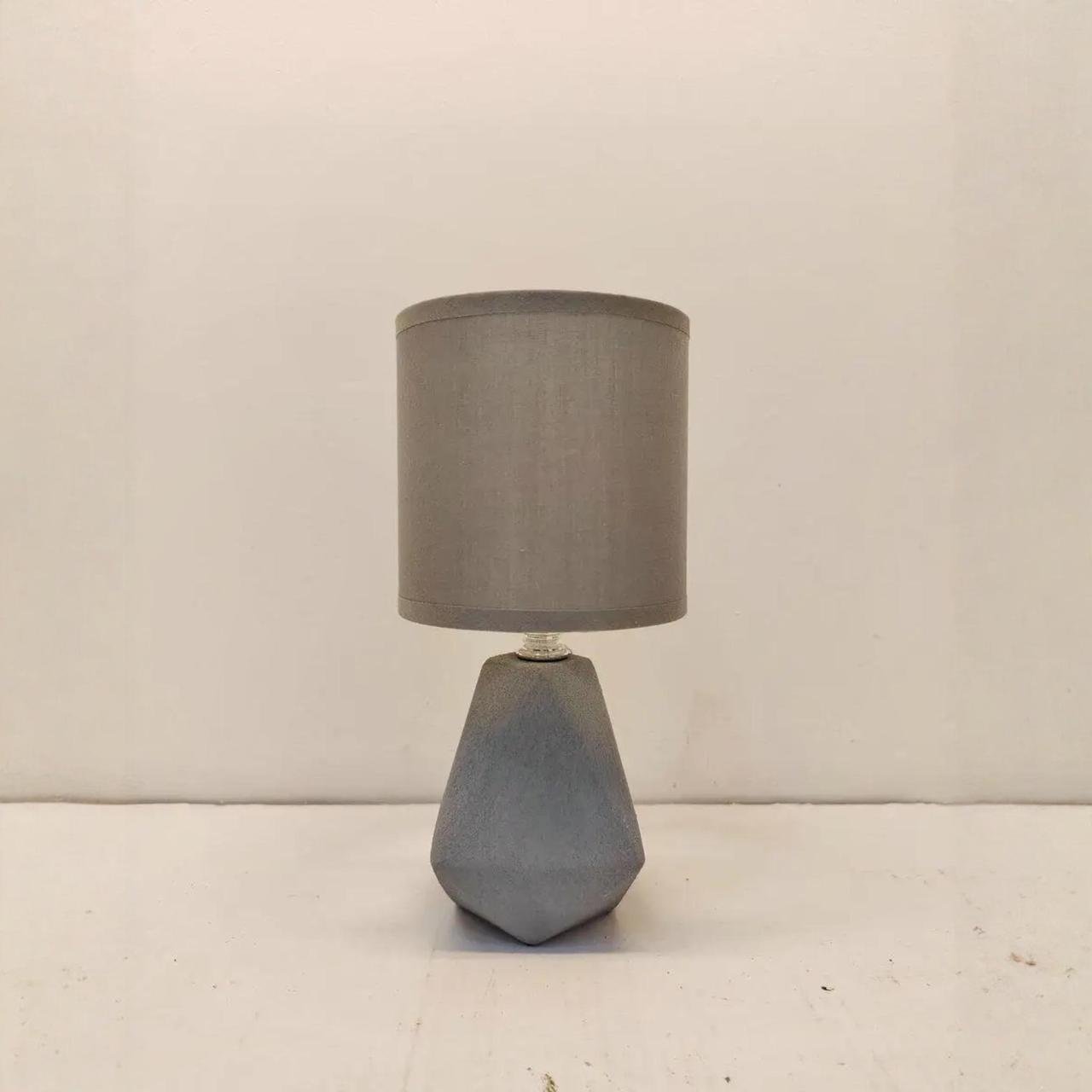 Настільна лампа Valeso з текстильним абажуром під лампу Е14 Сірий (HS8825 GRAY) - фото 2 Настільна лампа Valeso з текстильним абажуром під лампу Е14 Сірий (HS8825 GRAY) - фото 2