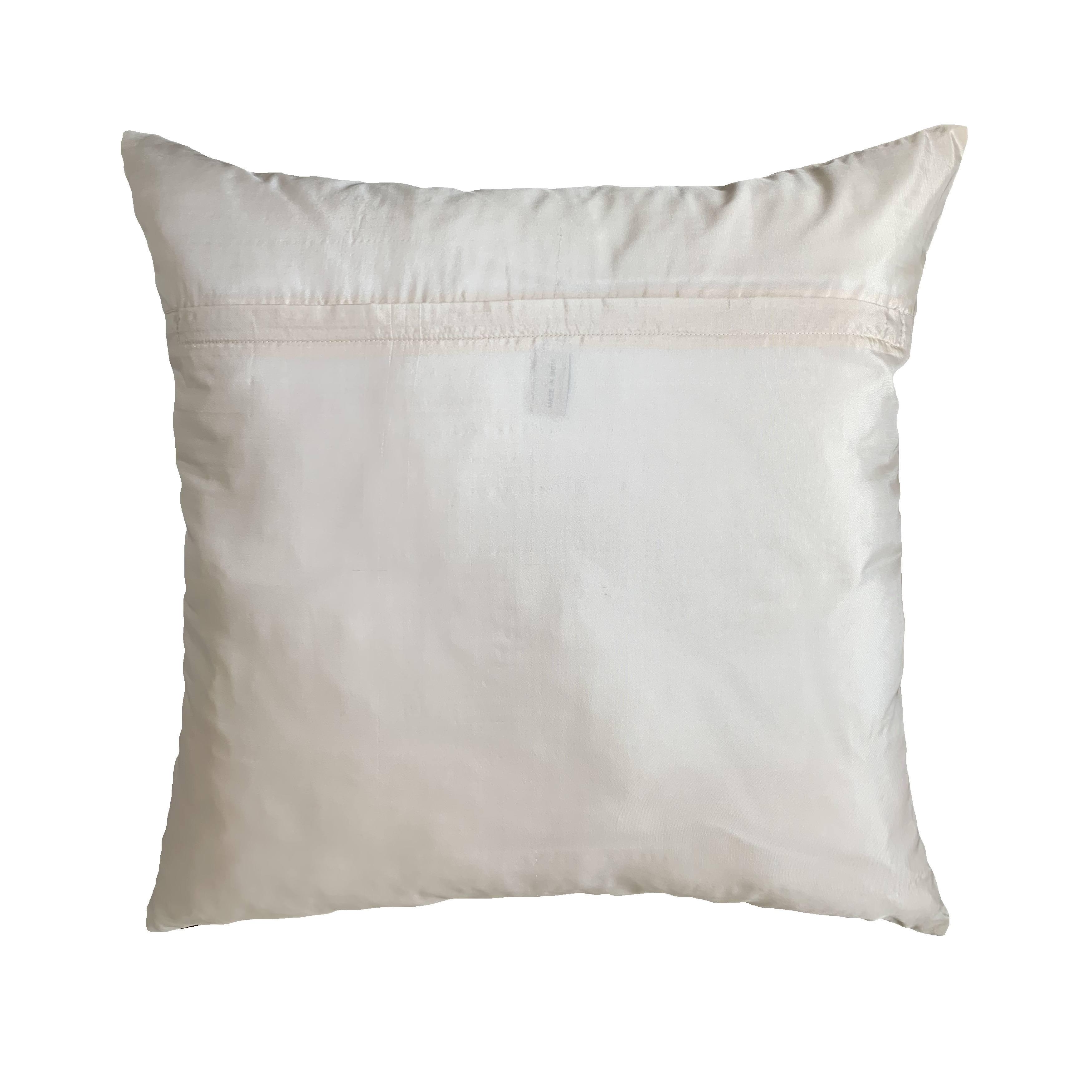 Наволочка декоративная Silk Route 50х50 см Бежевый (901) - фото 2 Наволочка декоративная Silk Route 50х50 см Бежевый (901) - фото 2