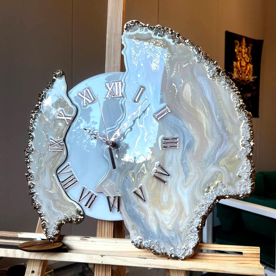 Часы объемные настенные из эпоксидной смолы Лепестки 70 см