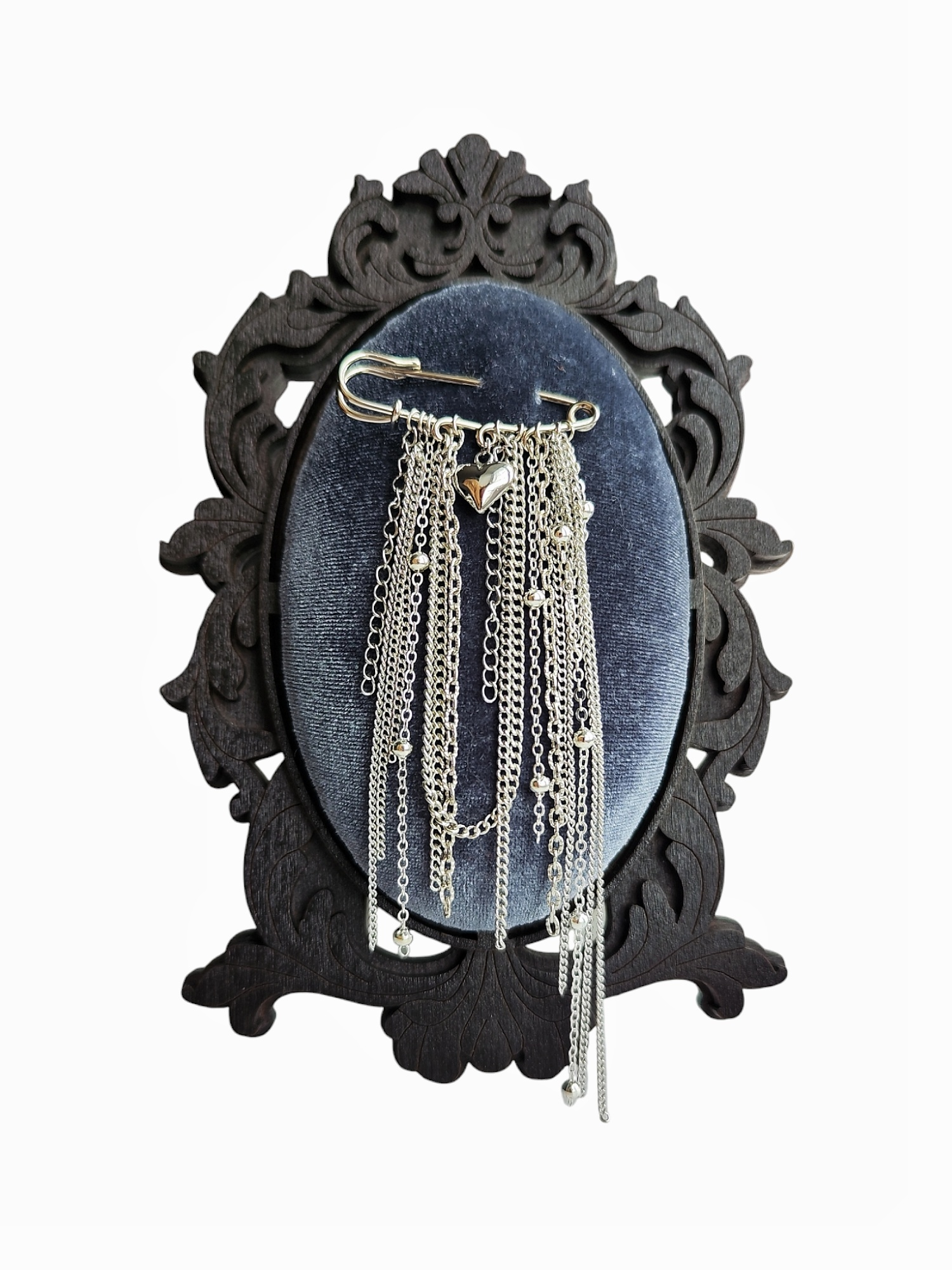 Брошь-булавка трендовая с цепочками и подвеской сердце Темно-серебряный (BR-22)