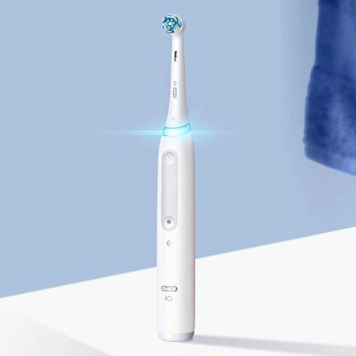 Зубна щітка електрична Oral-B Braun Series iO 4 White (9877442) - фото 4