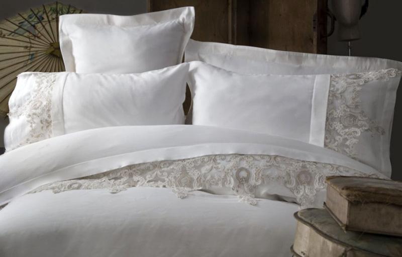 Комплект постільної білизни Pupilla Clasic Lactic 4 наволочки з 3D вишивкою Комплект постільної білизни Pupilla Clasic Lactic 4 наволочки з 3D вишивкою