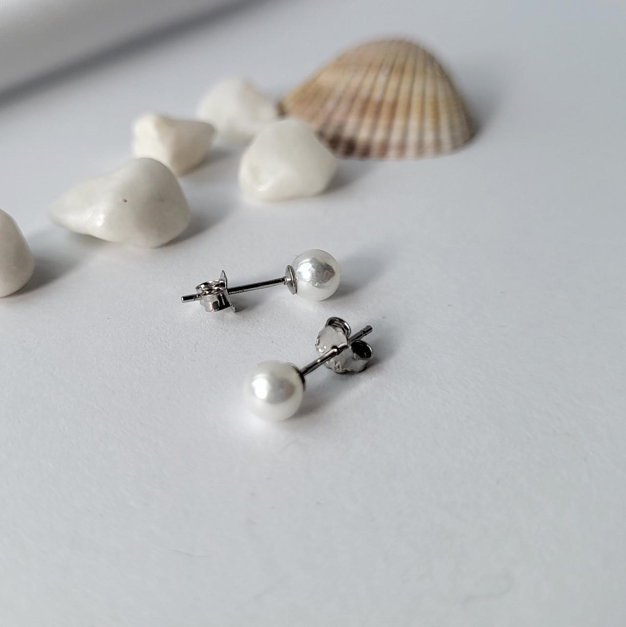 Гвоздики на фиксаторах с белым жемчугом серебро 5 мм 925 пробы 0,70 г (з2ж/420а)