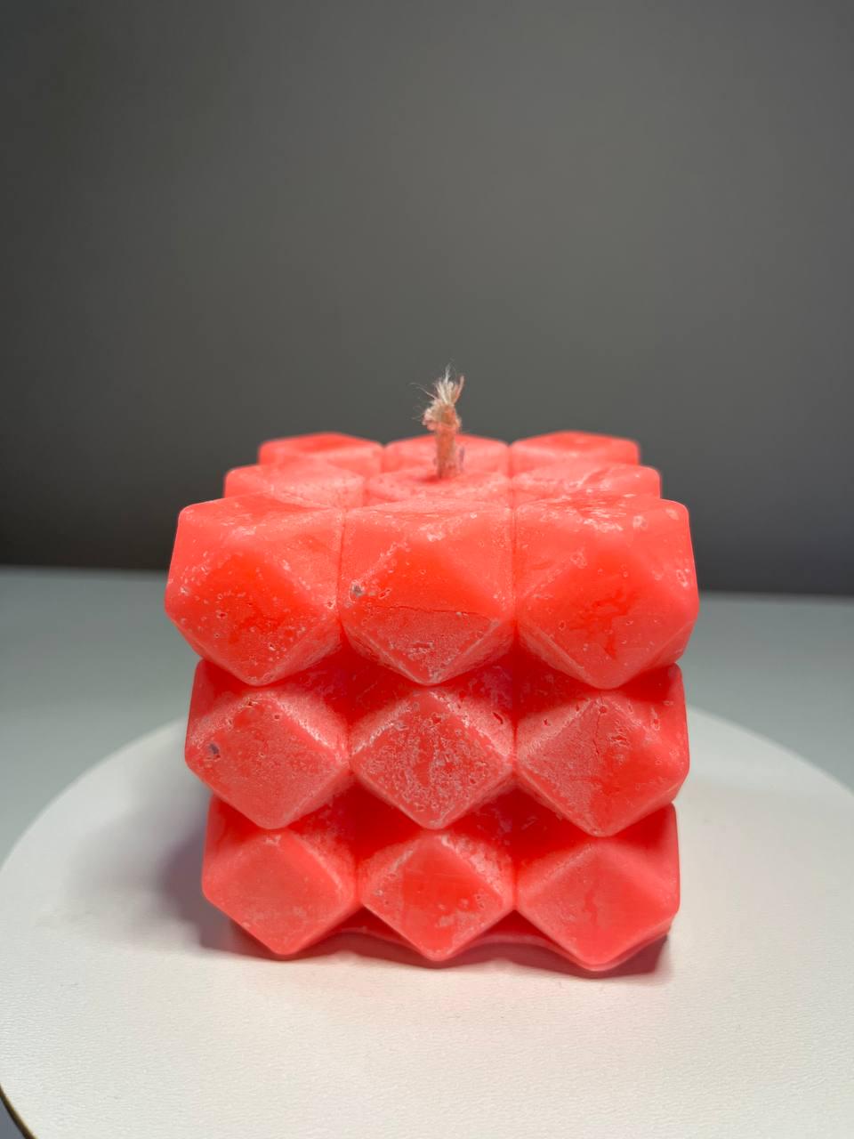 Свечка декоративная ручной работи Куб Ярко-красный - фото 3