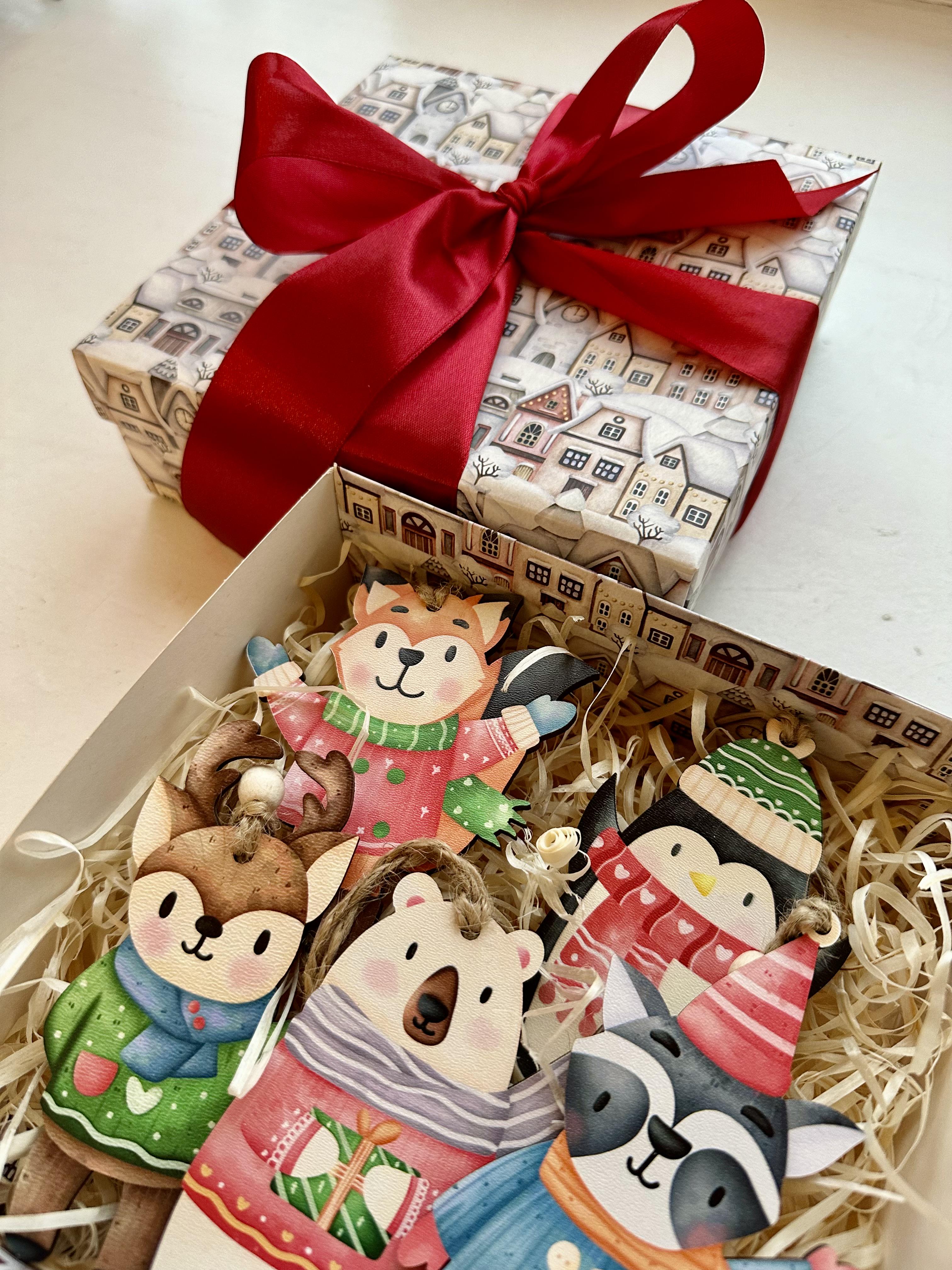 Набір подарунковий з іграшками деревʼяними новорічними 5 шт. - фото 4 Набір подарунковий з іграшками деревʼяними новорічними 5 шт. - фото 4