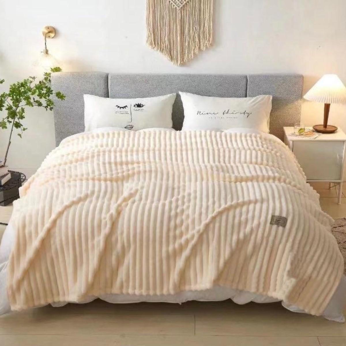 Набор плед с двумя подушками Koloco Королевский шарпей двуспальный Айвори (40861) - фото 2 Набор плед с двумя подушками Koloco Королевский шарпей двуспальный Айвори (40861) - фото 2