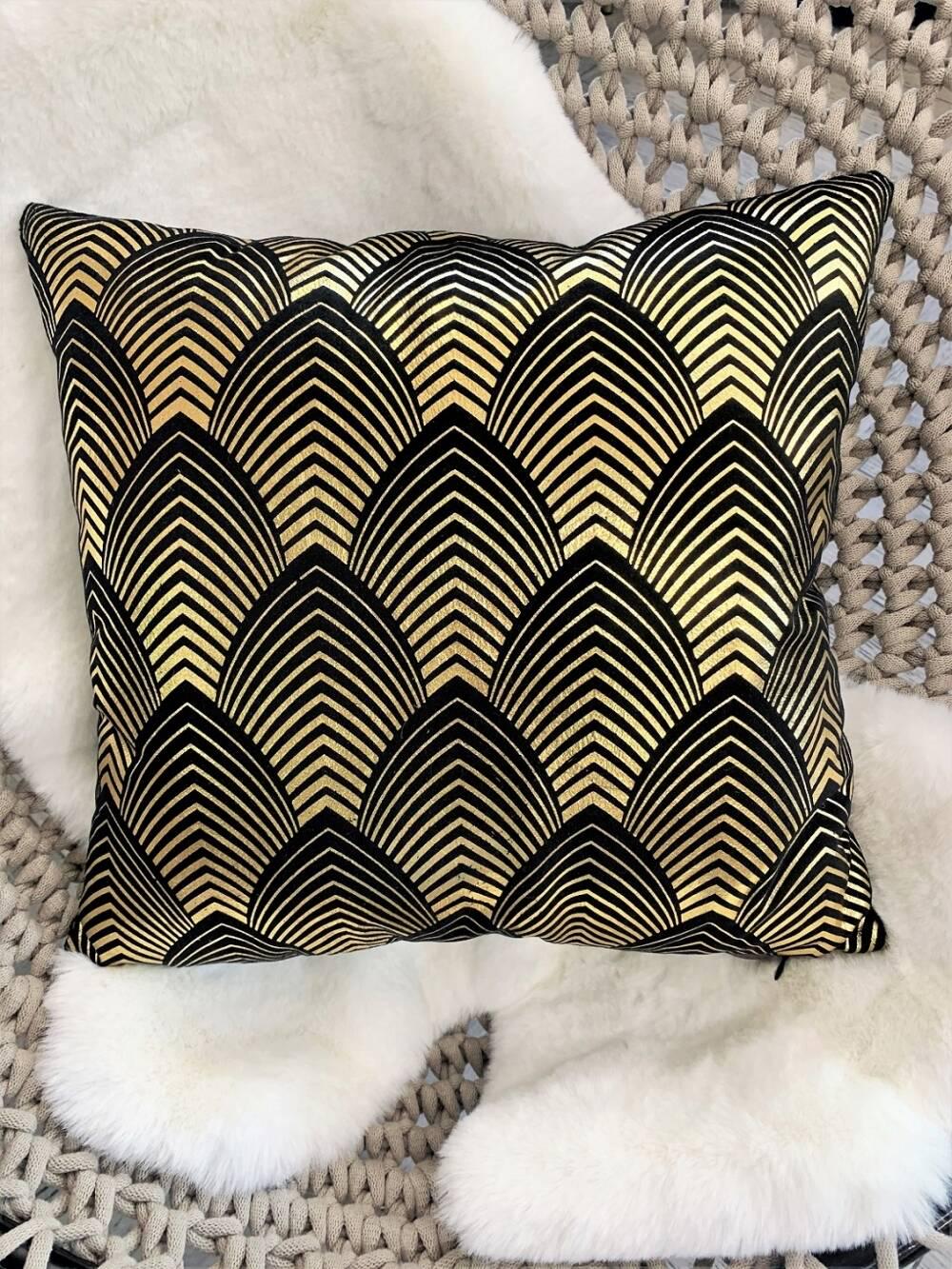 Подушка декоративна Maestro 45x45 см Золотий/Чорний (000073490)