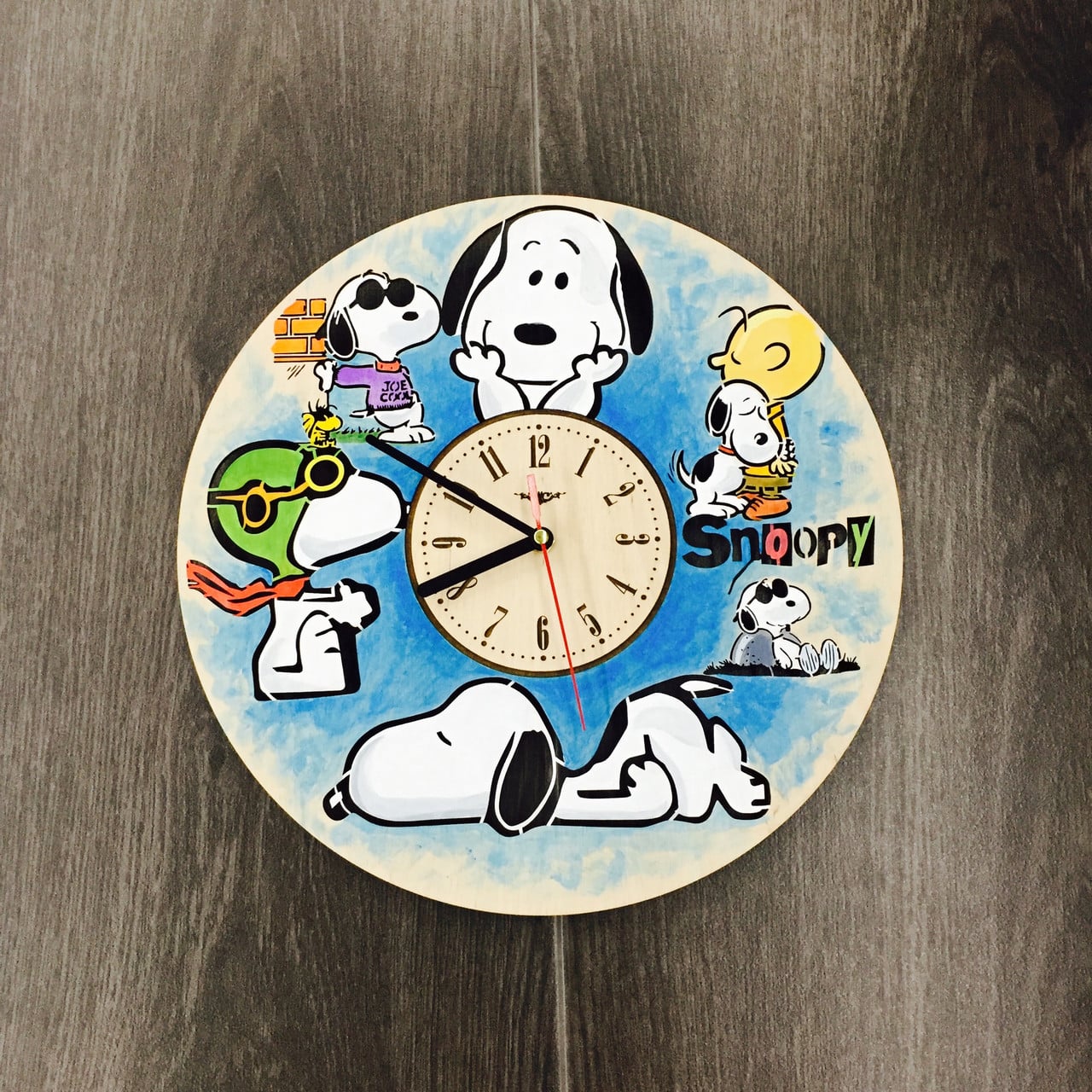 Часы детские настенные из дерева цветные Снупи