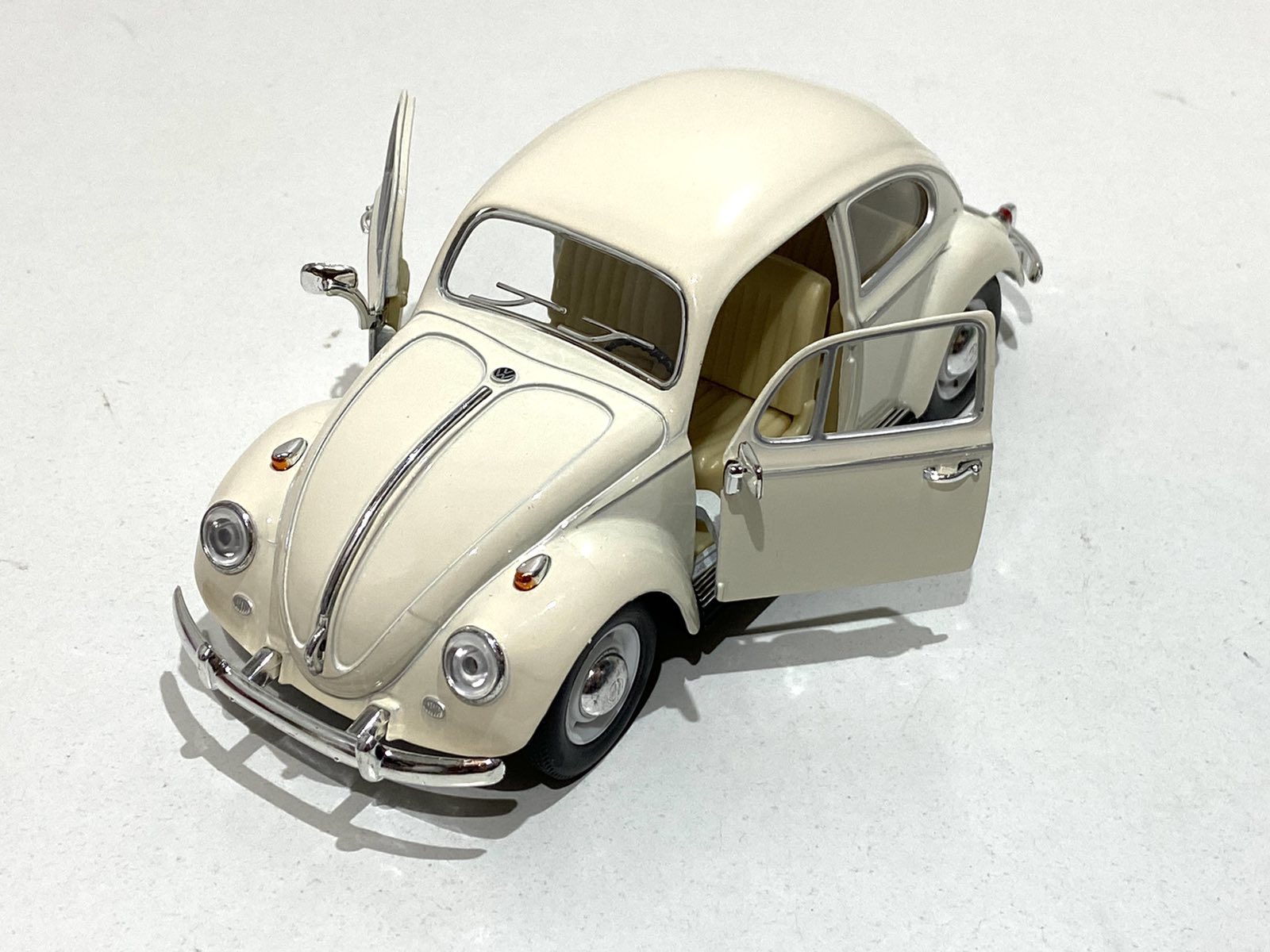Машинка металева Kinsmart Volkswagen Beetle 1:28 Білий (KT 7002WY) - фото 4