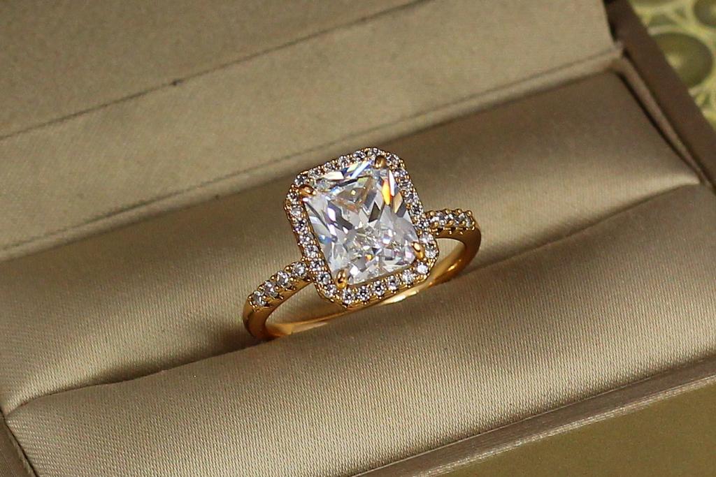 Кольцо Xuping Jewelry Авангард с белым камнем р. 17 Золотистый (28925146) Кольцо Xuping Jewelry Авангард с белым камнем р. 17 Золотистый (28925146)