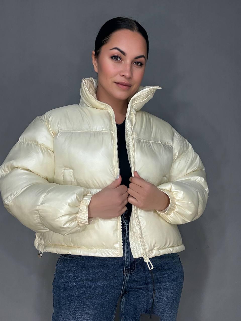 Куртка женская Lady Yep 10015 короткая глянцевая пуффер р. 44 Молочный (6229)